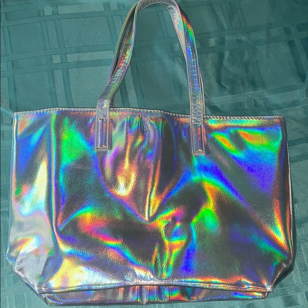 Holographic CHI tote